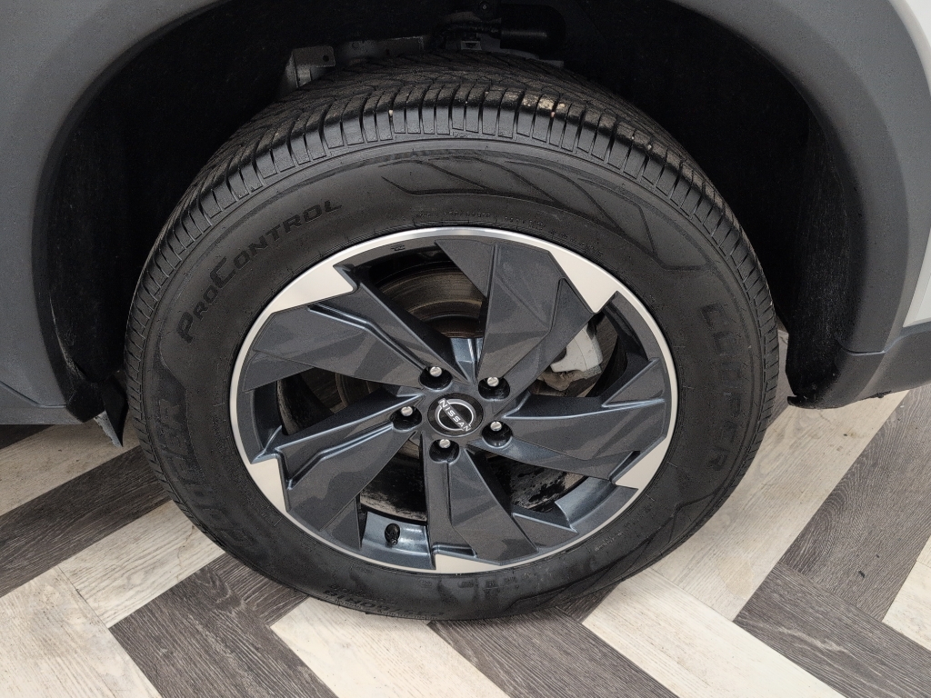 2024 Nissan Rogue SV photo 17