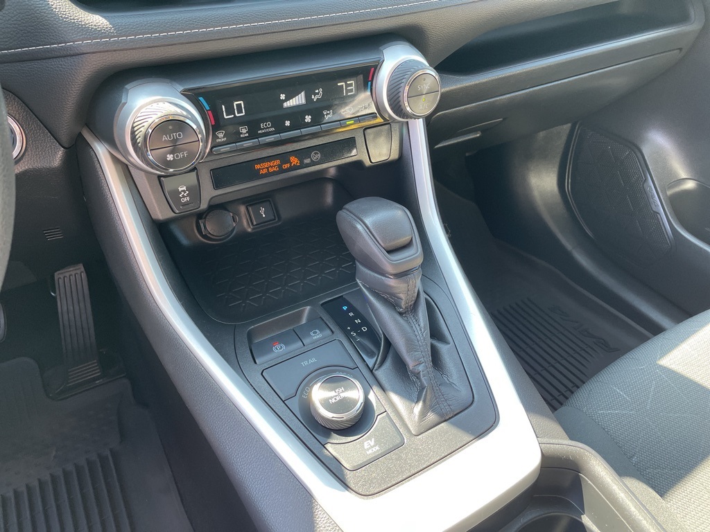2021 Toyota RAV4 Hybrid XLE photo 9