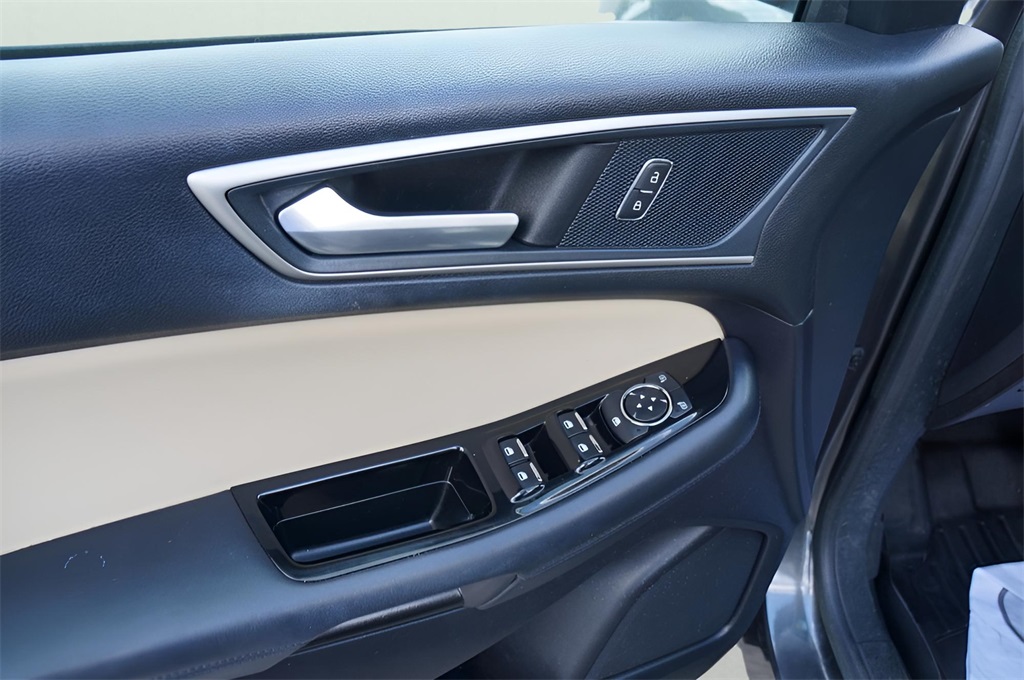 2019 Ford Edge SEL photo 6