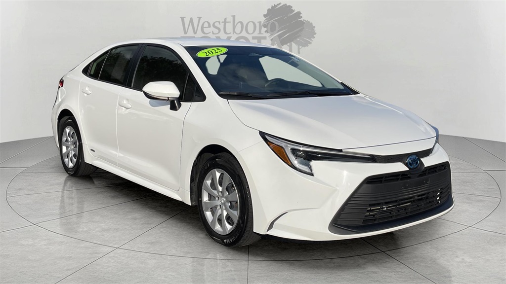 2025 Toyota Corolla LE's photo