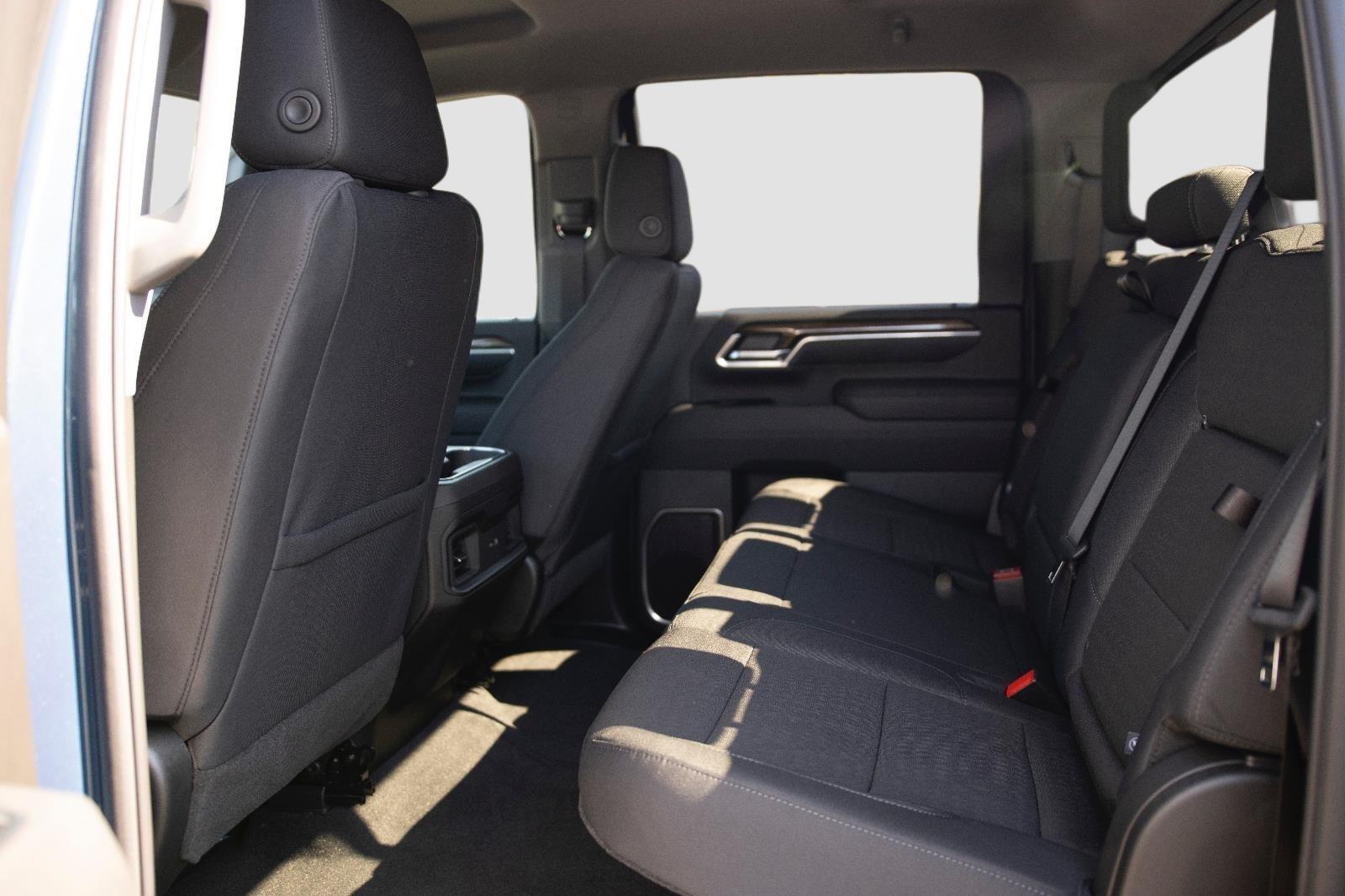2025 Chevrolet Silverado 2500HD LT photo 17