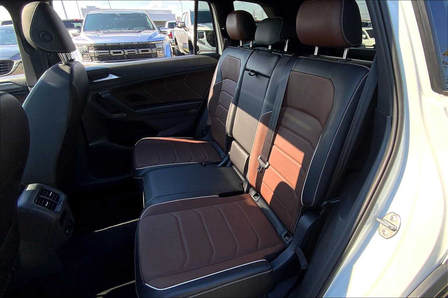 2024 Volkswagen Tiguan SEL R-Line Black photo 19