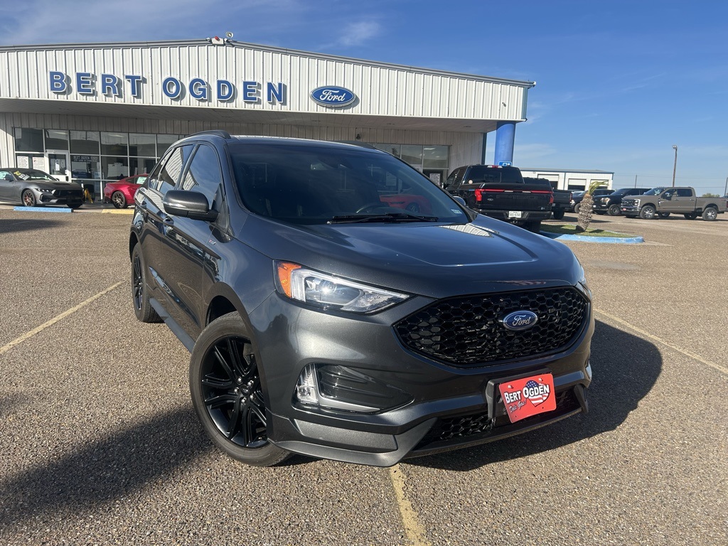 2020 Ford Edge ST Line's photo