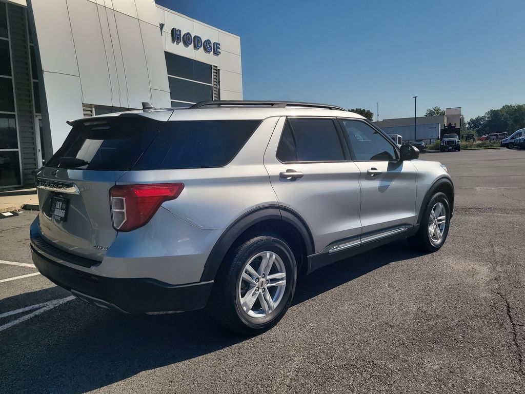 2022 Ford Explorer XLT photo 2