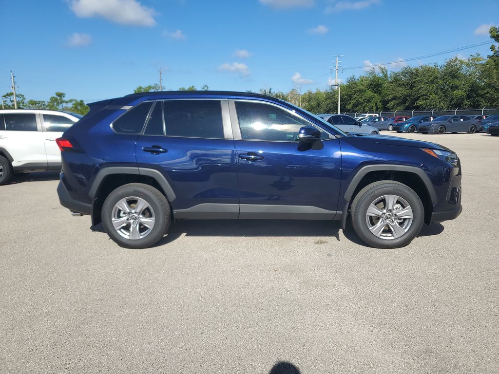2025 Toyota RAV4 XLE photo 3