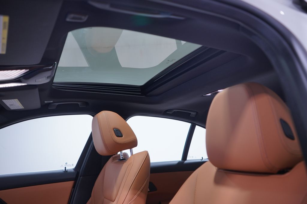 2025 Bmw 330i photo 7