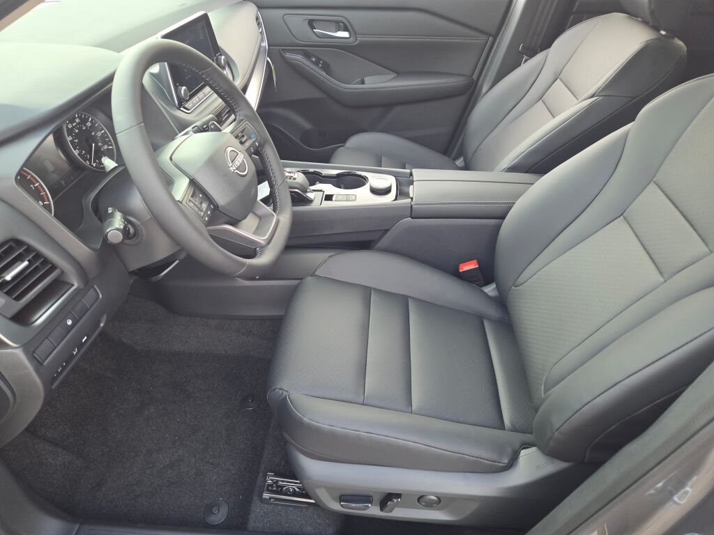 2026 Nissan Rogue SV photo 17