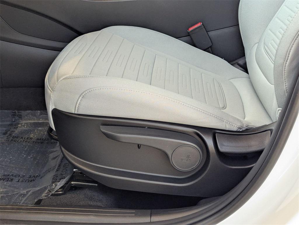2025 Hyundai Santa Cruz SE photo 16