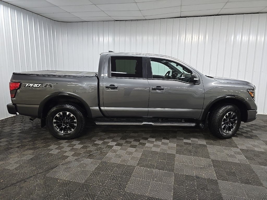 2022 Nissan Titan PRO-4X photo 2