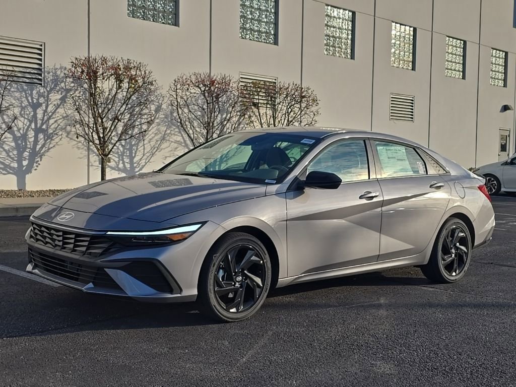 2026 Hyundai Elantra Hybrid SEL Sport photo 2