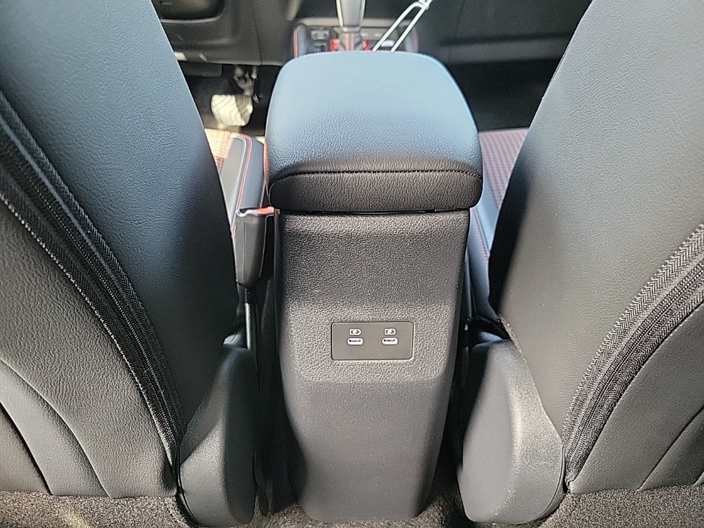 2026 Nissan Kicks SR photo 16