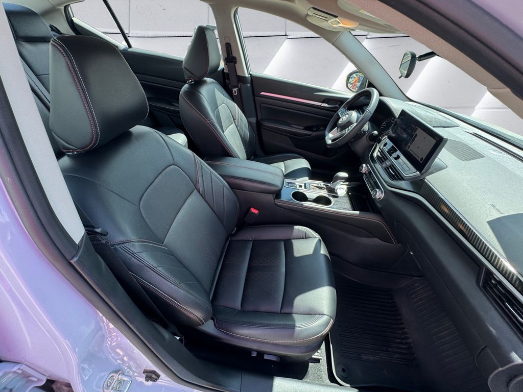2024 Nissan Altima SR photo 13