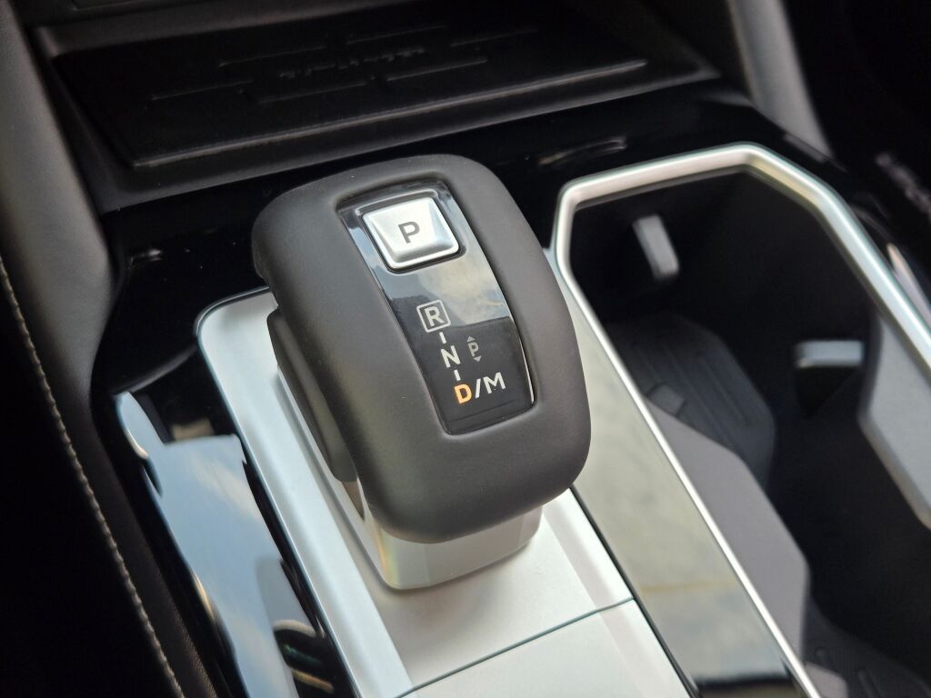 2025 Mitsubishi Outlander SE photo 23