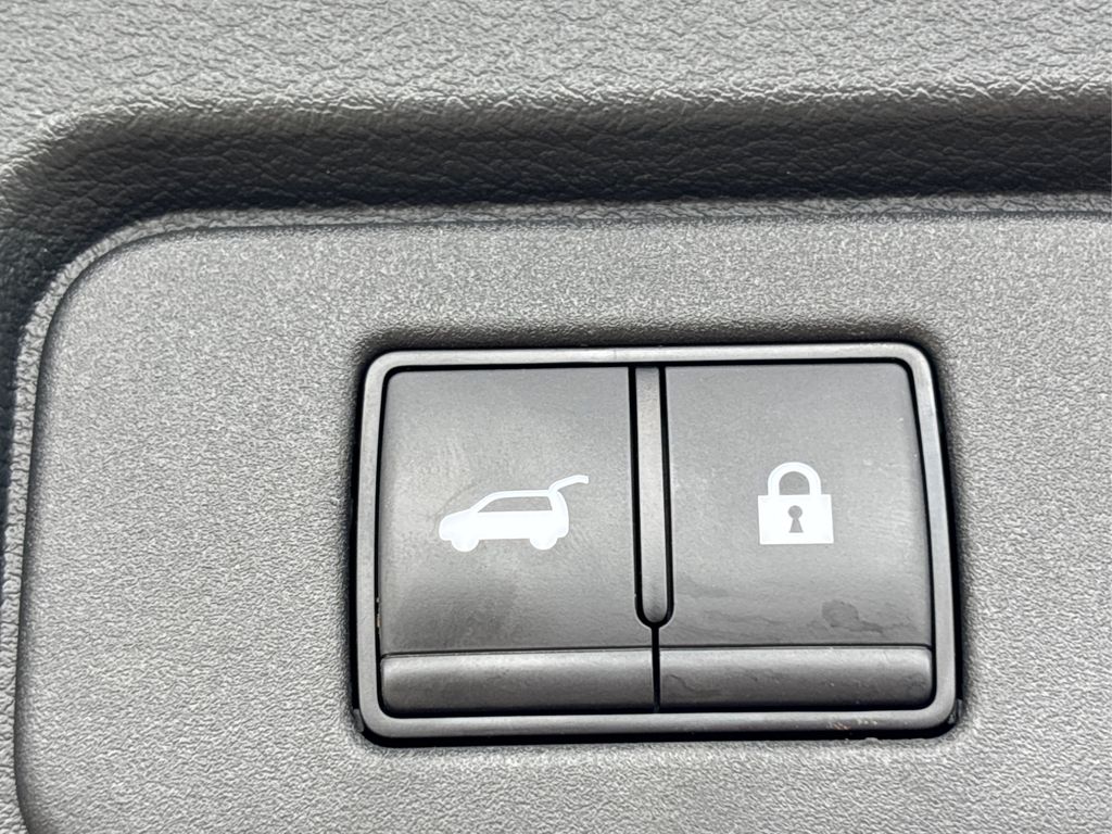 2025 Nissan Rogue SV photo 14