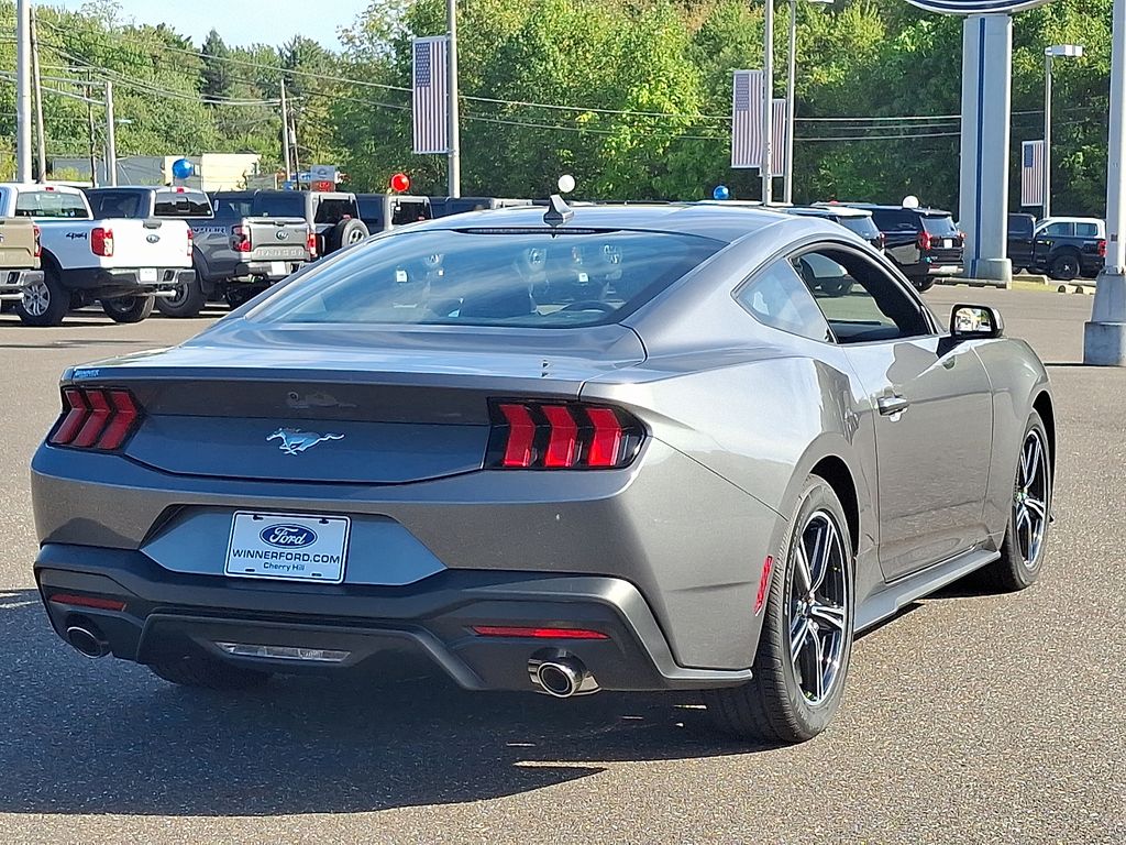 2025 Ford Mustang EcoBoost photo 3