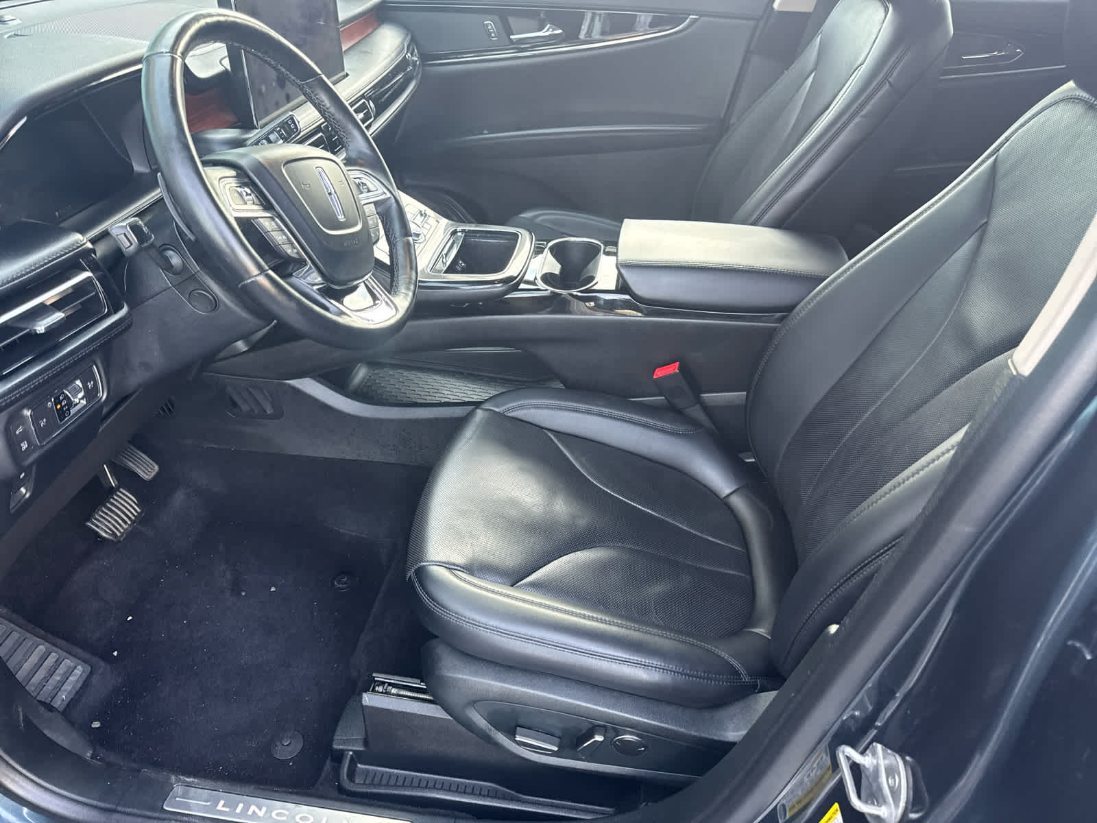 2022 Lincoln Nautilus Reserve photo 3