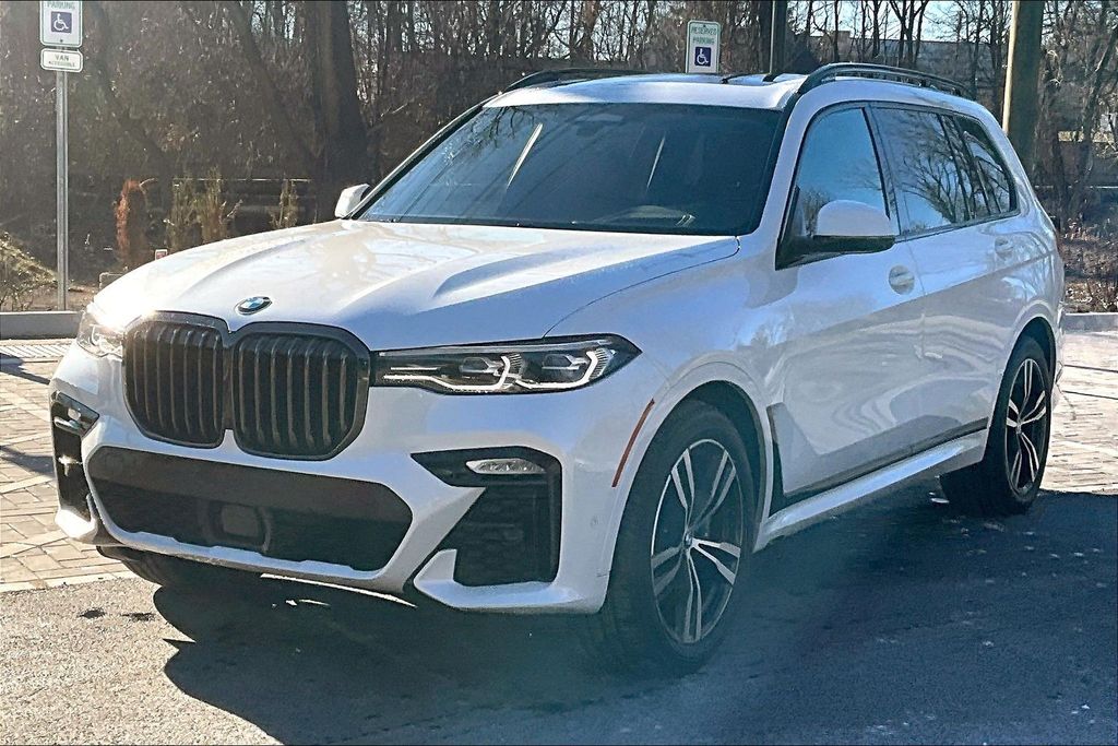 2022 BMW X7 40i's photo