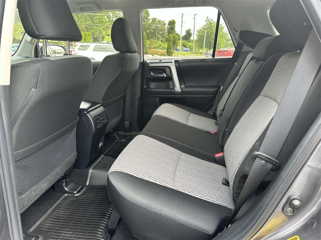 2022 Toyota 4Runner SR5 4WD photo 3