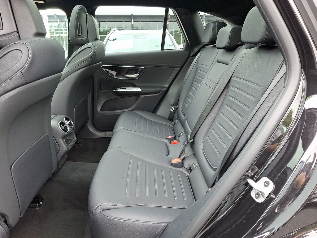 2025 Mercedes Benz GLC 300 4MATIC photo 2
