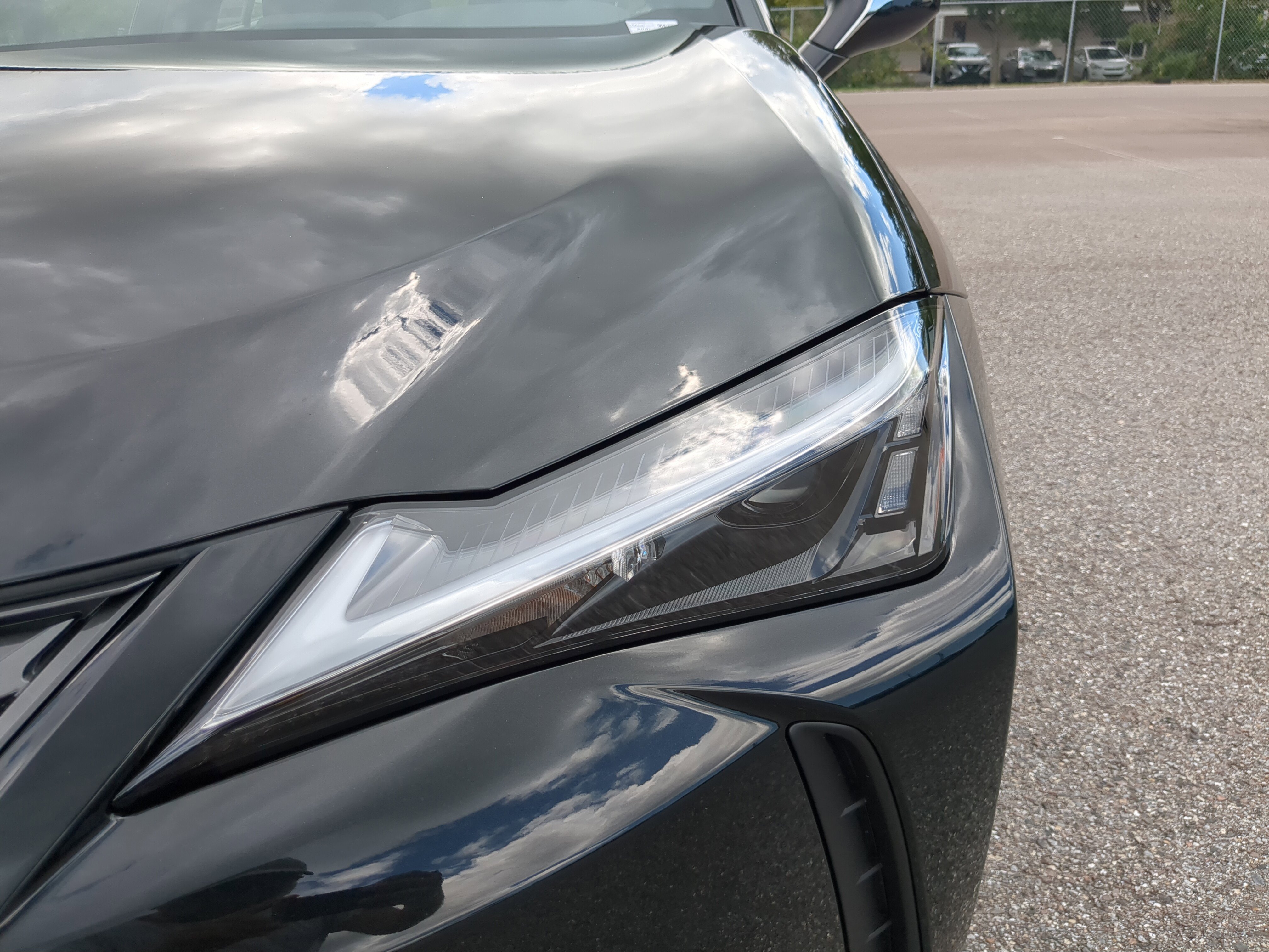 2025 Lexus UX photo 9