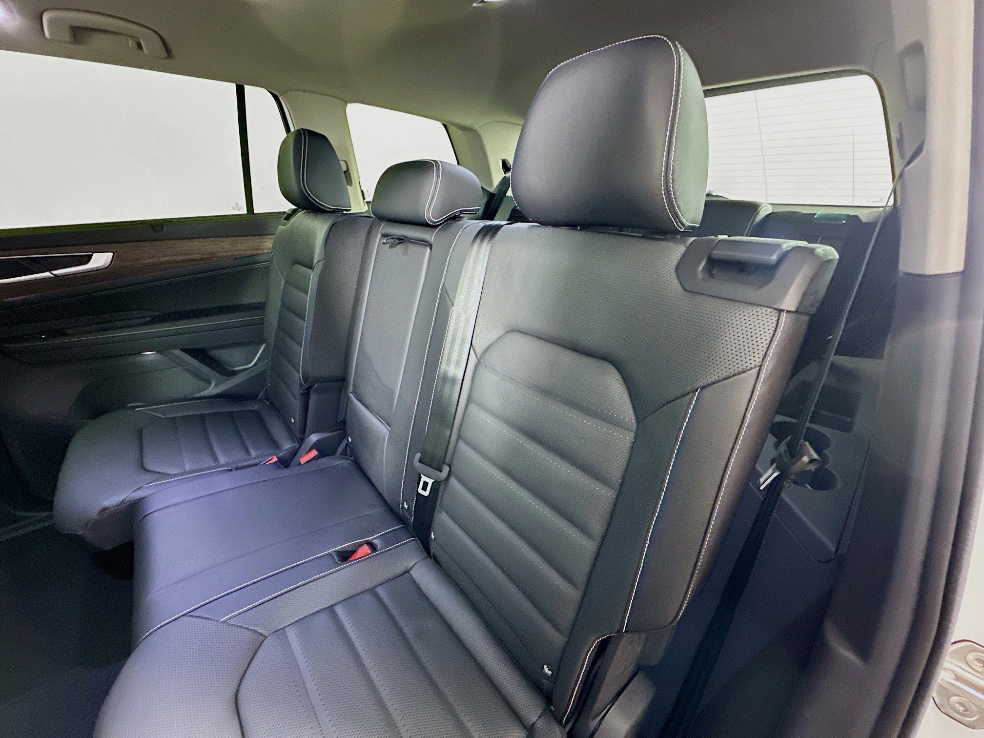 2025 Volkswagen Atlas SEL photo 23