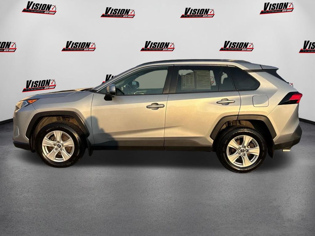 2019 Toyota RAV4 XLE photo 8