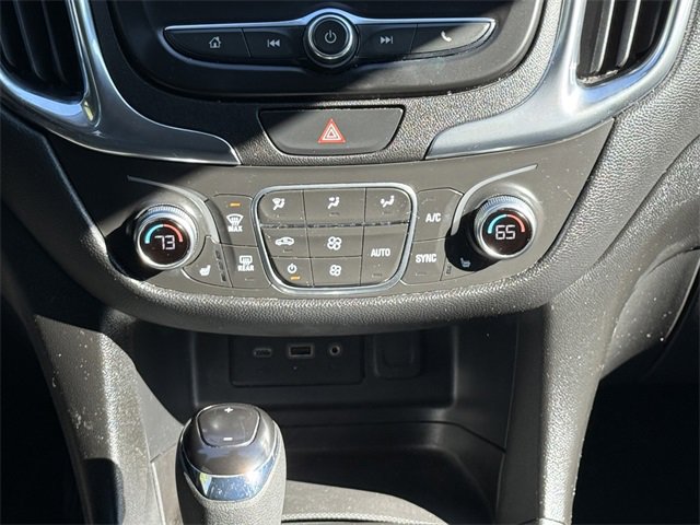 2020 Chevrolet Equinox LT photo 24