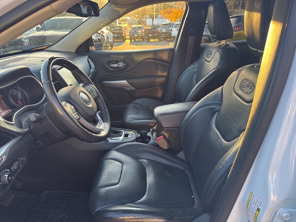 2016 Jeep Cherokee Overland photo 3