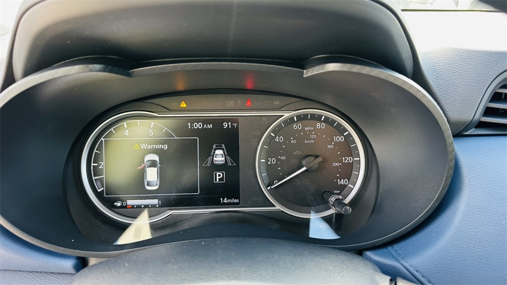 2025 Nissan Versa SV photo 18