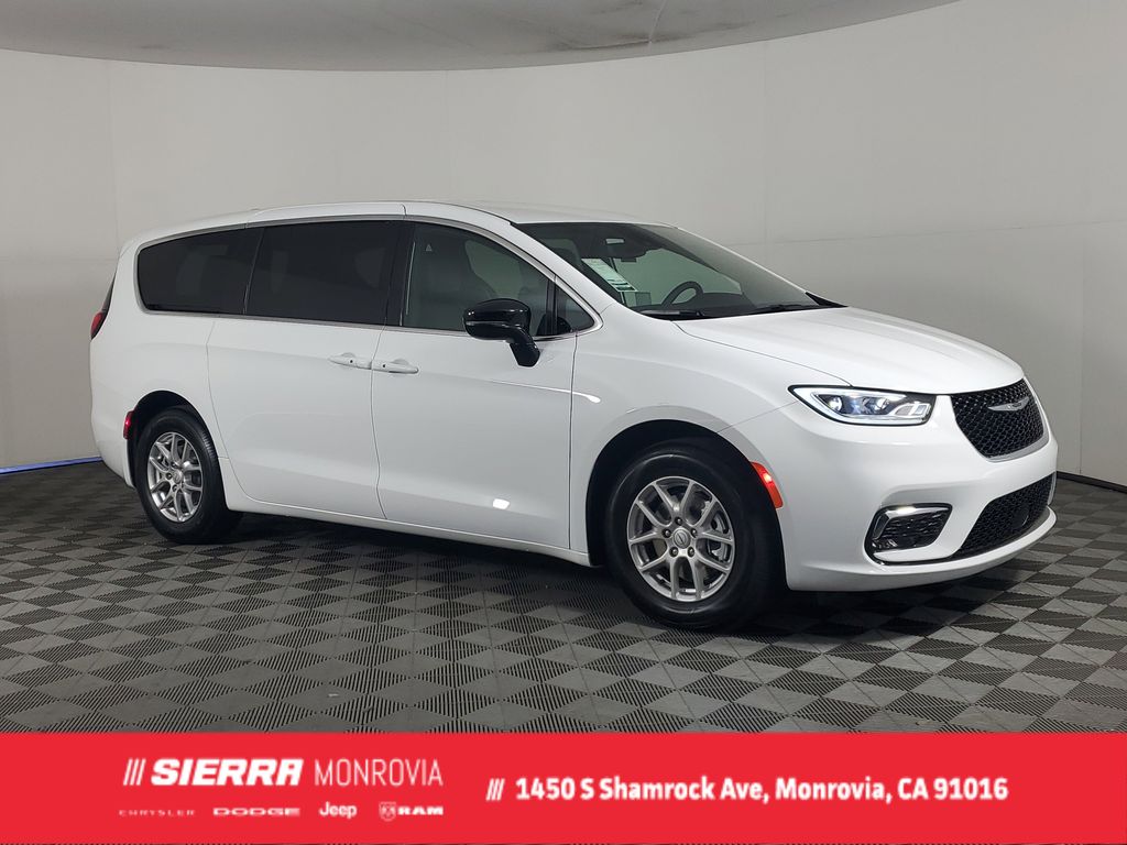 2026 Chrysler Pacifica Select's photo