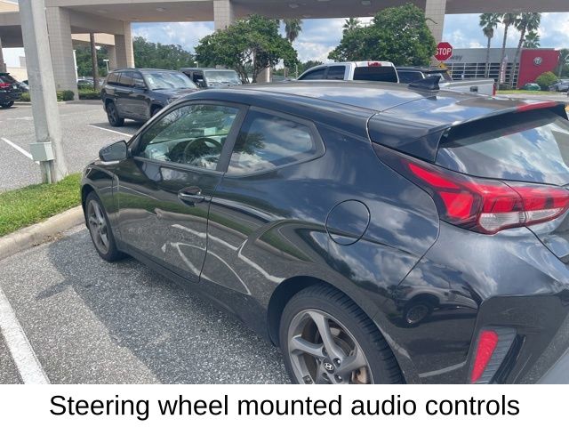 2019 Hyundai Veloster 2.0L Premium photo 2