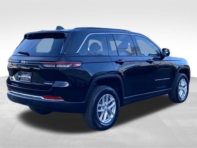 2025 Jeep Grand Cherokee Laredo Altitude photo 2