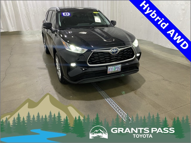 2023 Toyota Highlander Limited's photo