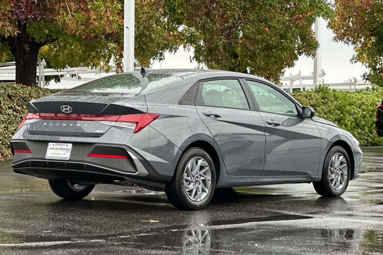 2026 Hyundai Elantra Hybrid Blue photo 2