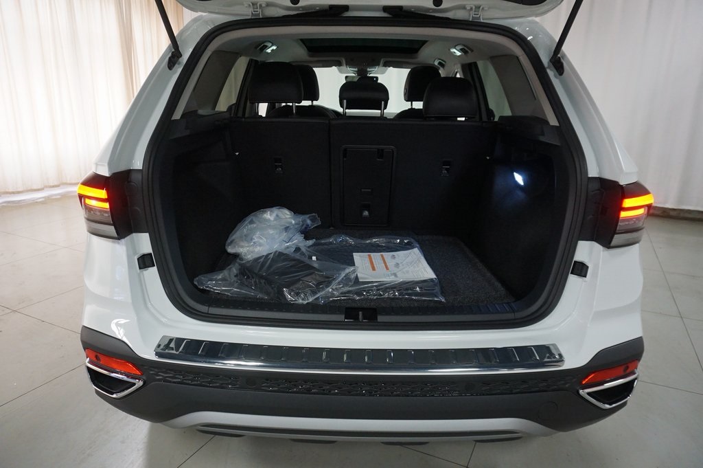 2025 Volkswagen Taos SEL photo 22