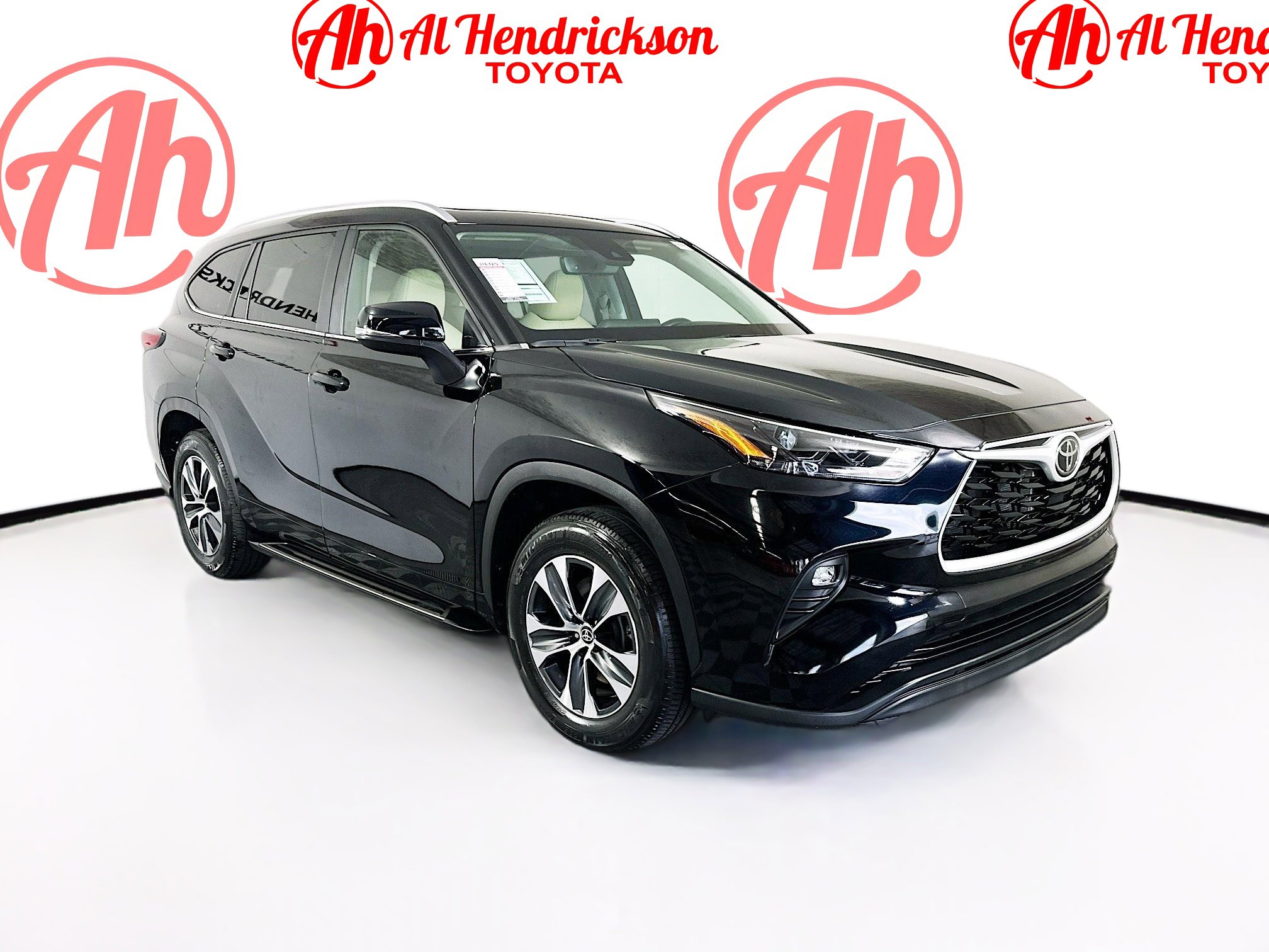 2023 Toyota Highlander XLE's photo