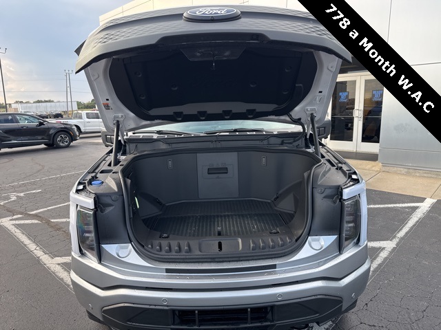 2025 Ford F-150 Lightning photo 36