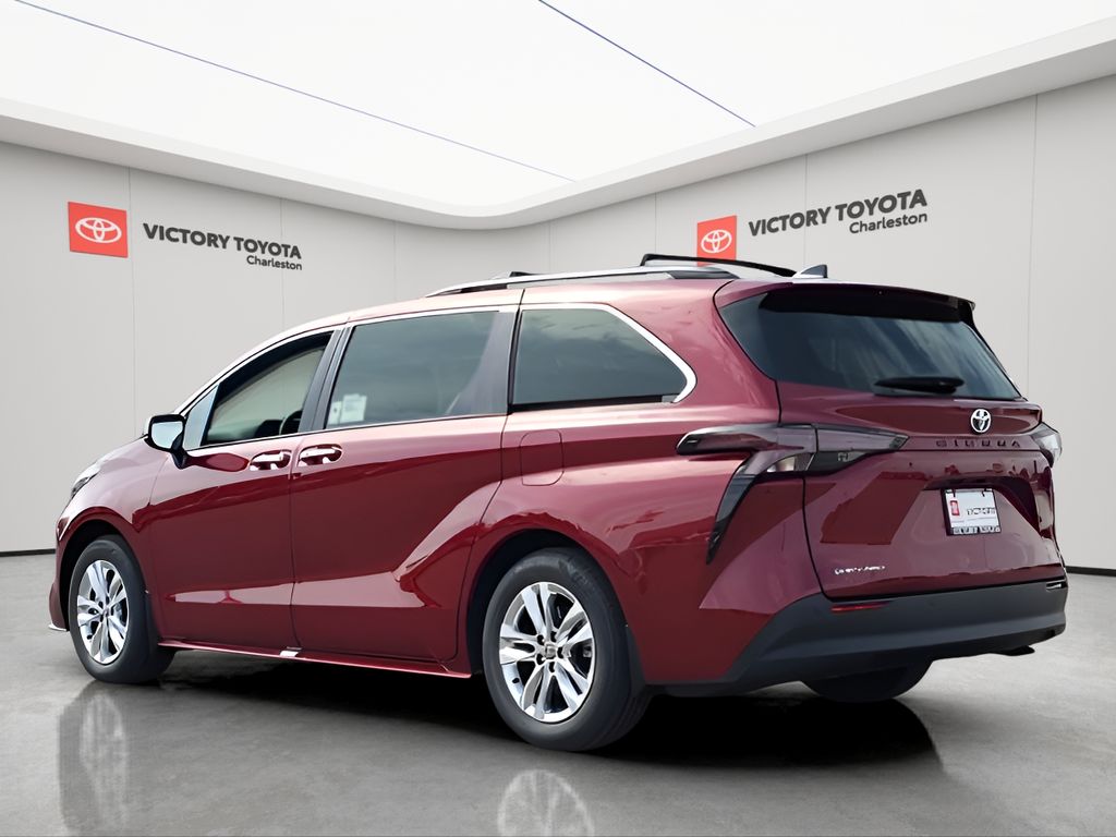 2025 Toyota Sienna XLE photo 6