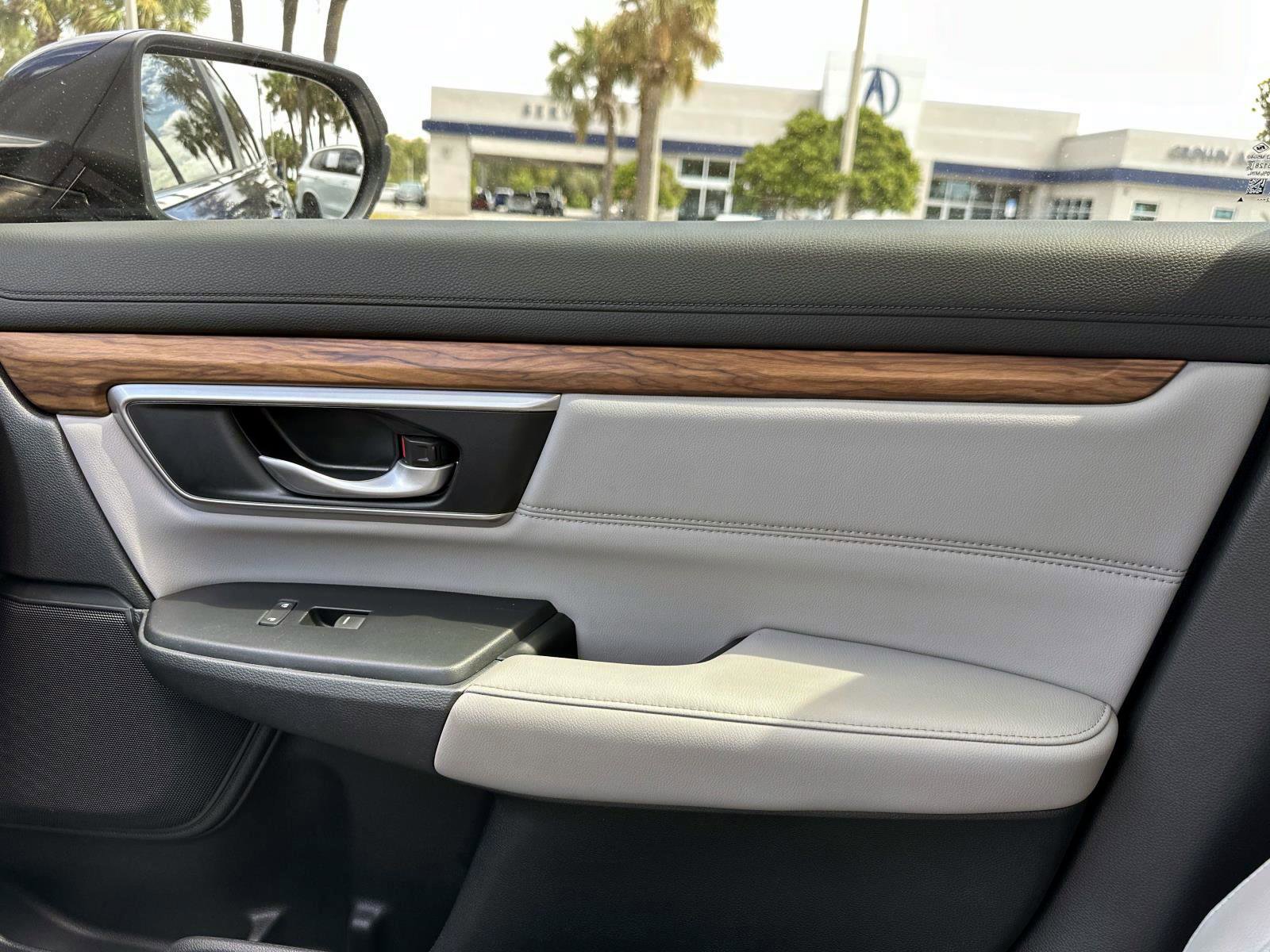 2022 Honda CR-V Hybrid Touring photo 22