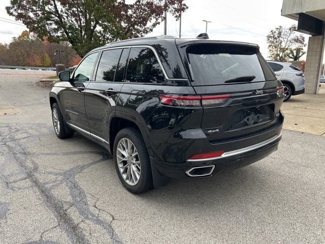 2022 Jeep Grand Cherokee Summit photo 3