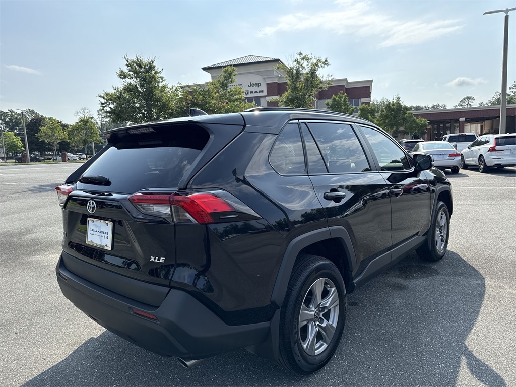 2024 Toyota RAV4 XLE photo 2
