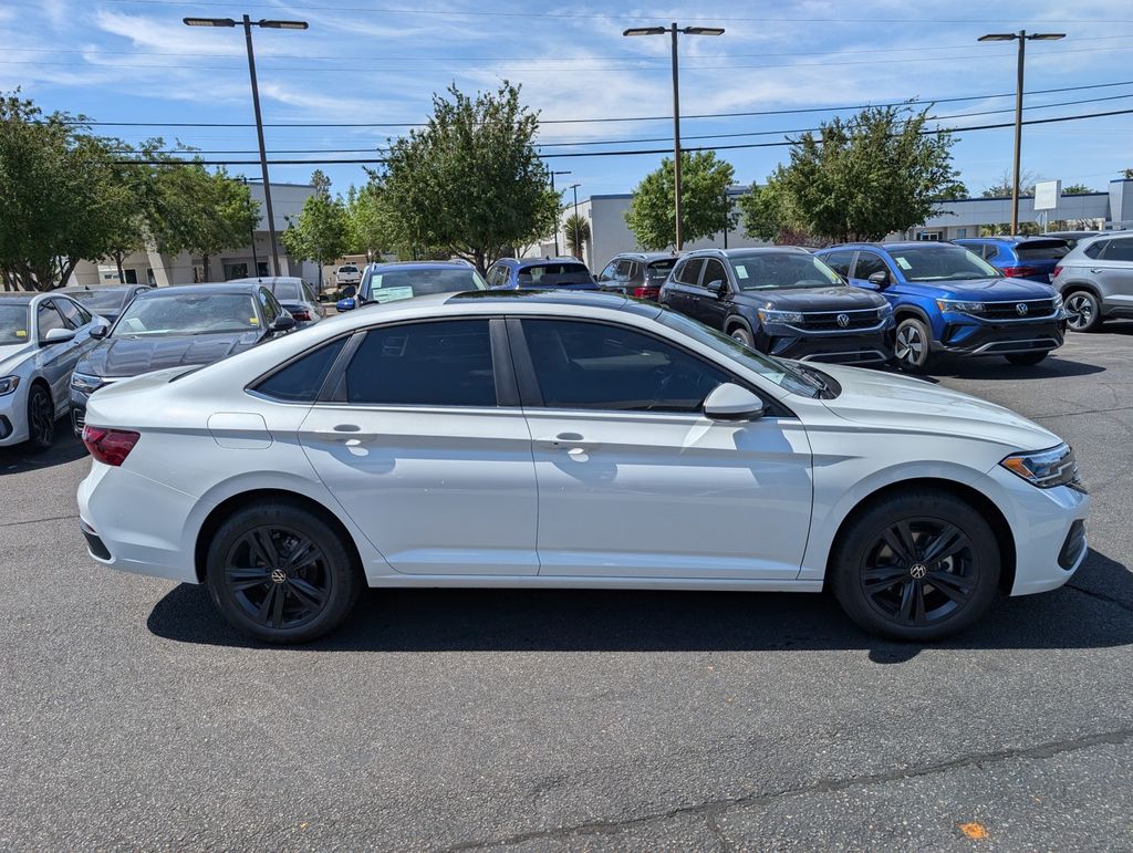 2024 Volkswagen Jetta 1.5T SE photo 4
