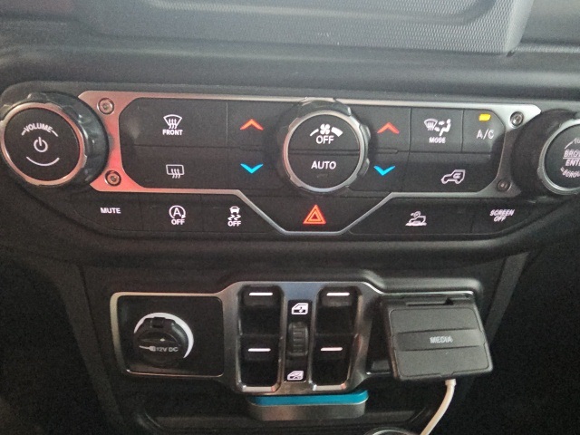 2021 Jeep Gladiator Willys photo 8