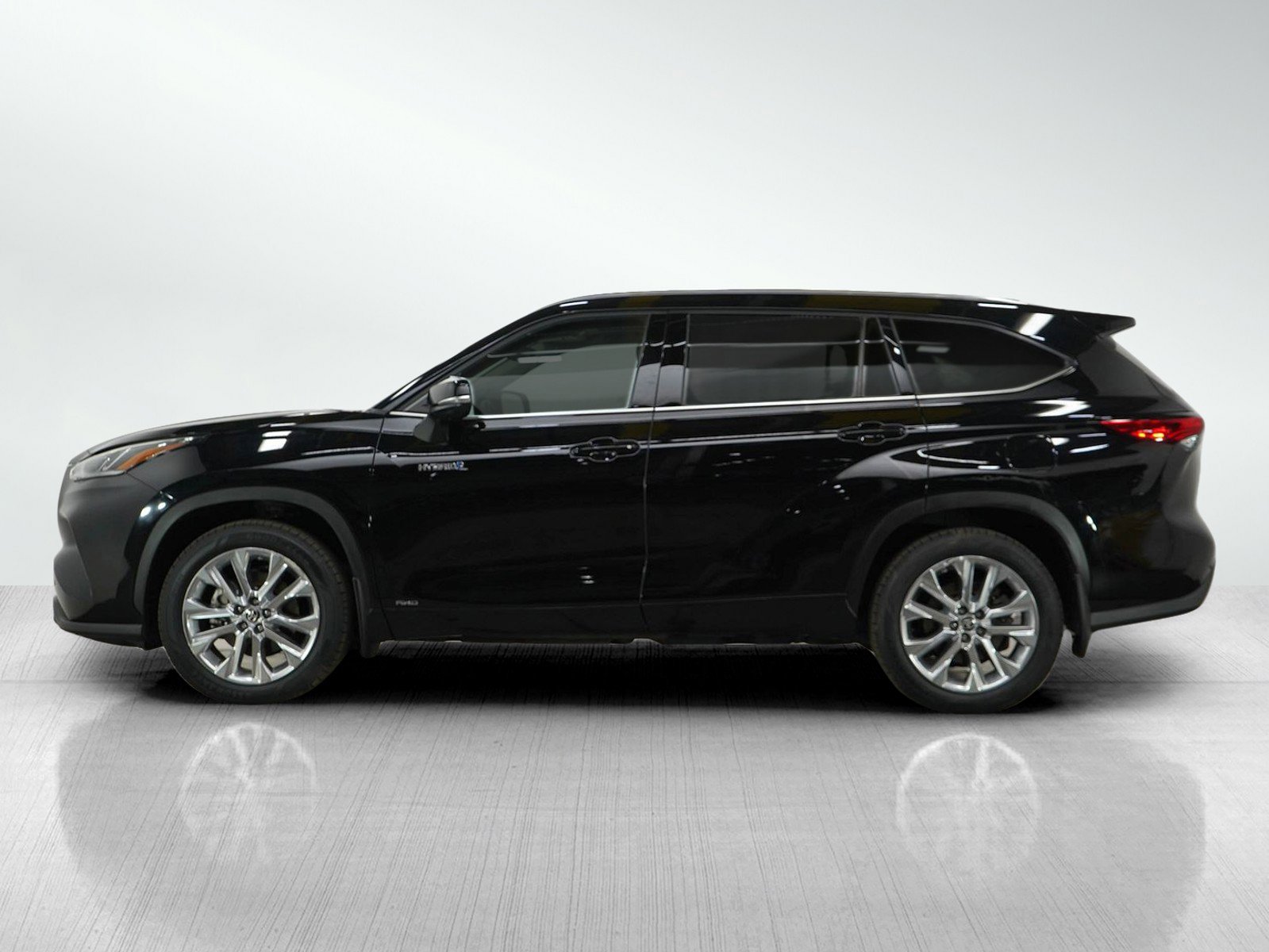 Used 2021 Toyota Highlander Limited with VIN 5TDXBRCH1MS018864 for sale in Bloomington, Minnesota