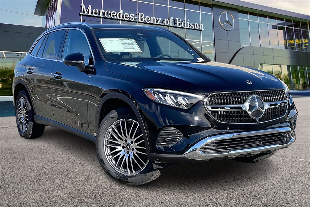 2026 Mercedes-Benz GLC Base's photo