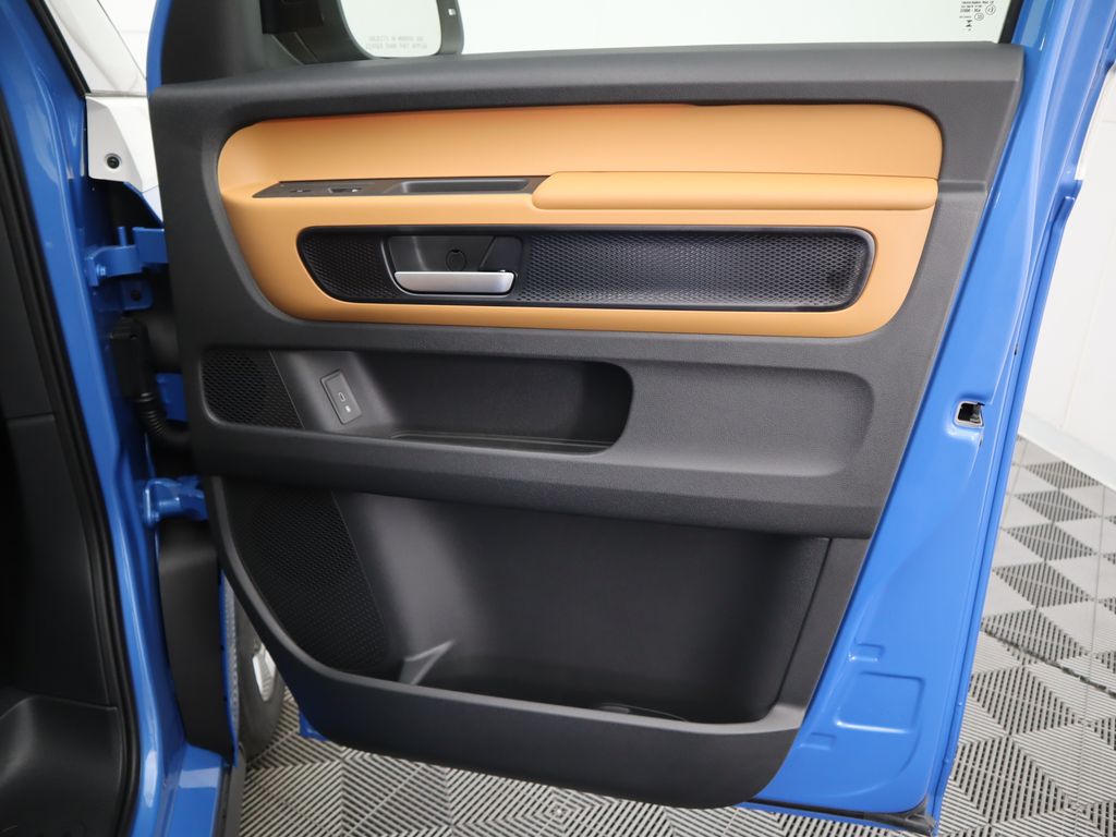 2025 Volkswagen ID. Buzz Pro S photo 24