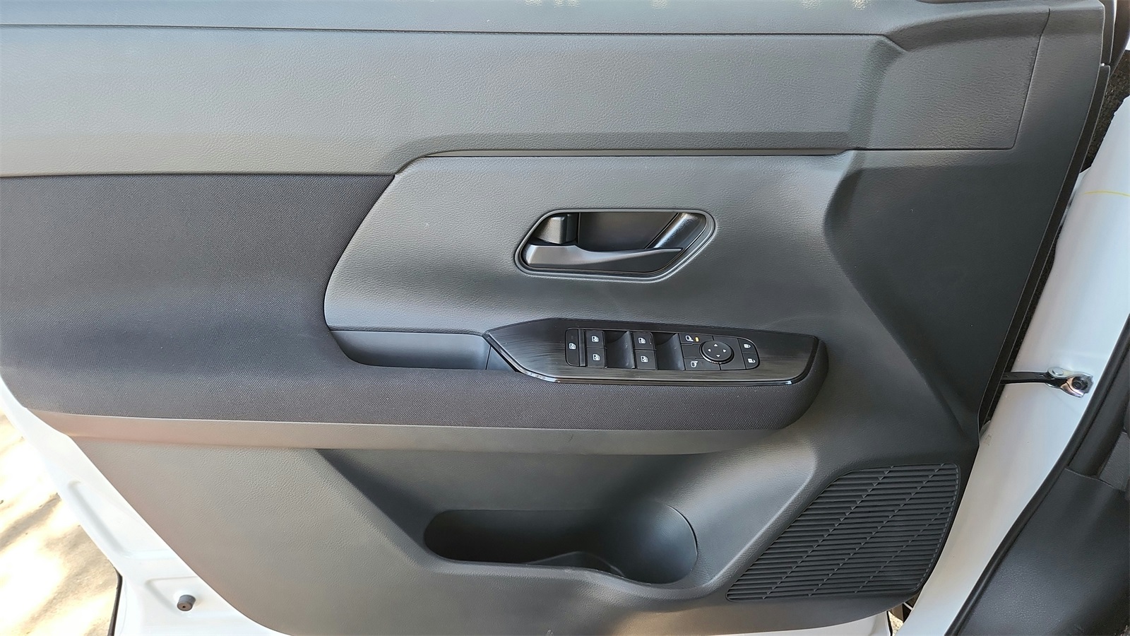 2025 Nissan Kicks Play S photo 13