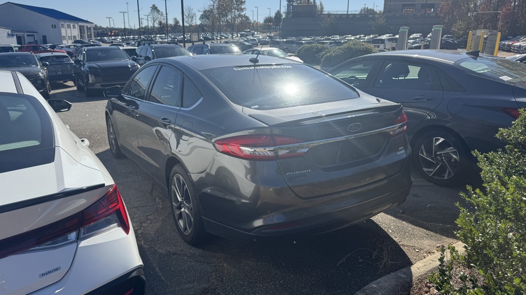2017 Ford Fusion SE photo 3