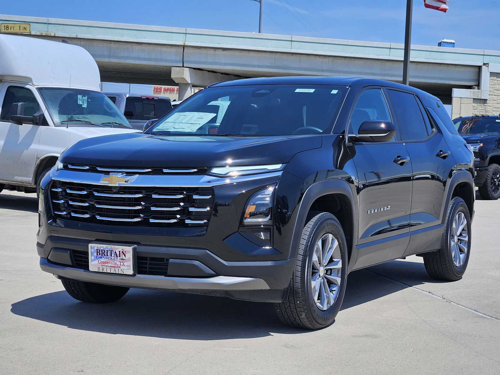 2025 Chevrolet Equinox LT photo 2