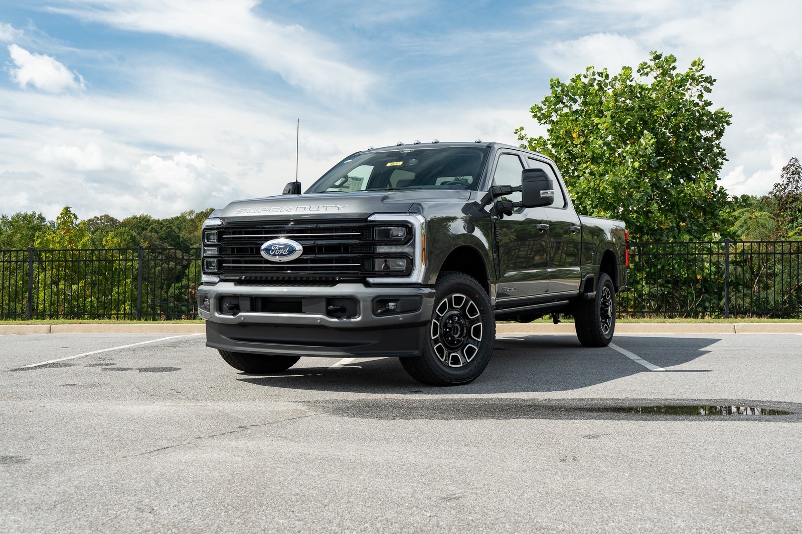 2026 Ford F-250 Super Duty Platinum's photo
